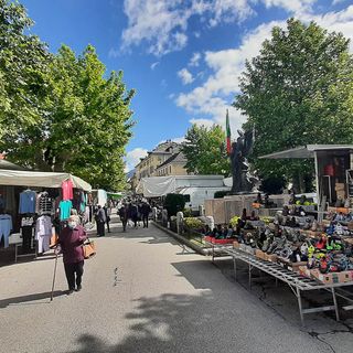 Domodossola: al mercato pochi svizzeri e tanto malumore per il prossimo spostamento dei banchi da via Rosmini