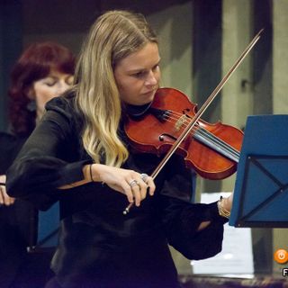 Un successo il concerto di Laura Marzadori, domani l’esposizione delle pergamene FOTO E VIDEO