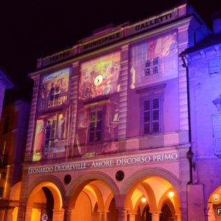 Ultima serata per l'affresco di luce su Teatro Galletti