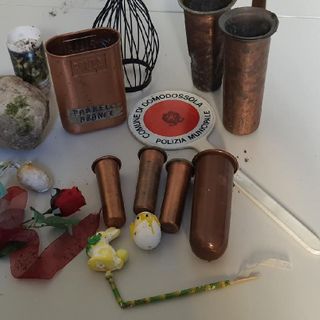 Domodossola, ancora degli arredi funebri ritrovati fuori dal cimitero