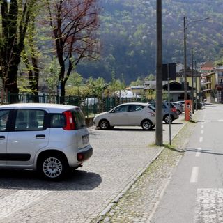 ''Togliere il disco orario dai parcheggi di via Zonca''
