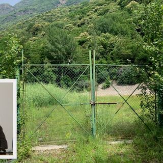 Il terreno dove doveva sorgere l'impianto di biogas e nel riquadro il sindaco Elio Fovanna