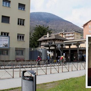 L'ospedale San Biagio di Domodossola e il consigliere regionale Mauro Calderoni