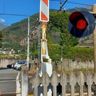 Guasto al passaggio a livello davanti alla Vinavil, intervengono i tecnici