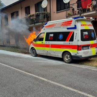Ambulanza distrutta dall'incendio: il corpo volontari Valle Divedro al lavoro per trovare un nuovo mezzo