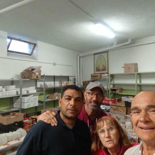 Da sinistra i volontari Mohamed Kamal,  Massimo Viscardi, Rita Spagnoli e Andrea Paganoni