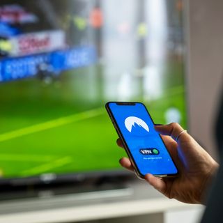 Il nuovo rituale dell’intrattenimento: tra binge-watching e libertà digitale