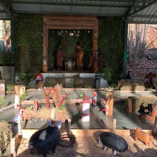 Presepe artigianale in legno a Scezza: un’opera che unisce comunità e tradizione Presepe artigianale in legno a Scezza: un’opera che unisce comunità e tradizione