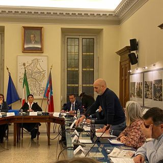 Il nuovo sistema di sosta a pagamento nel mirino della minoranza: "Disservizi e ritardi"