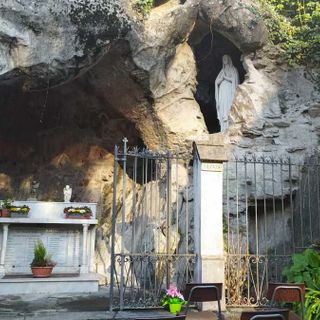 Sacro Monte Calvario, la messa nella grotta di Lourdes per la giornata del malato