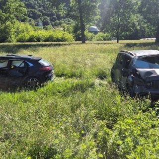 Scontro tra due auto ad Anzola: tre feriti, due trasportati in elicottero a Novara