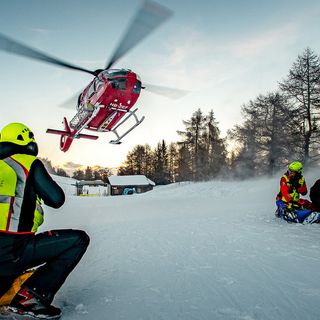 Scialpinista morto sotto una valanga in Canton Vallese