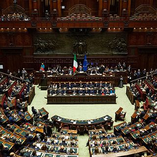 Vigilia delle elezioni, già 47 parlamentari hanno cambiato gruppo