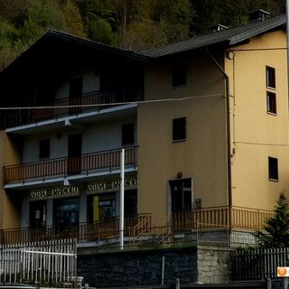 Foto: l'agenzia di Baceno che Intesa San Paolo vuol chiudere