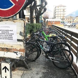 Sono le bici abbandonate in piazza Matteotti quelle messe all'asta