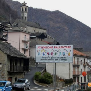 Una colonnina per ricariche elettriche a Seppiana