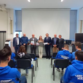 Borse di studio per 5 ex studenti del Marconi Galletti Einaudi