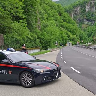 Viola il divieto e aggredisce l’ex compagno: arrestata una 40enne di Masera