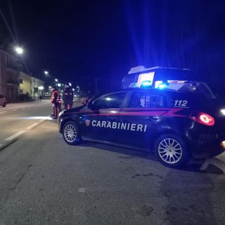 Infastidisce i clienti di un bar, giovane denunciata per ubriachezza molesta