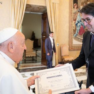 Papa Francesco membro onorario di Domoschool