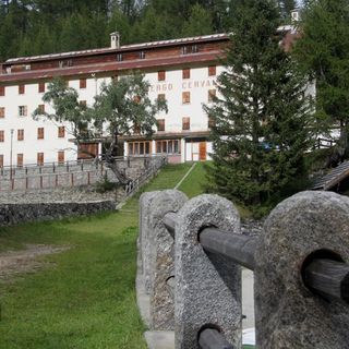 Tre le società interessate all'acquisto dell'ex albergo Cervandone