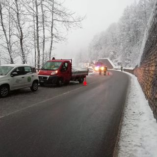 Cede un tratto del metanodotto, vigili del fuoco in azione in Valle Vigezzo. FOTO