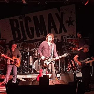 I migliori successi di Ligabue con gli Effetoliga venerdì all’Urban Food &amp; Beverage di Cosasca