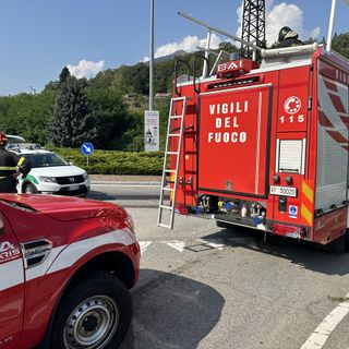 Gasolio sull'asfalto a Nosere, uomo cade dal suo scooter e viene portato in Dea FOTO