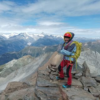 Fabrizio Manoni in vetta al Monte Cervandone (3230 m), la vetta più elevata della traversata