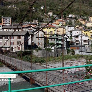 Cinque giorni di lavoro e la passerella sull'Ovesca tornerà sicura