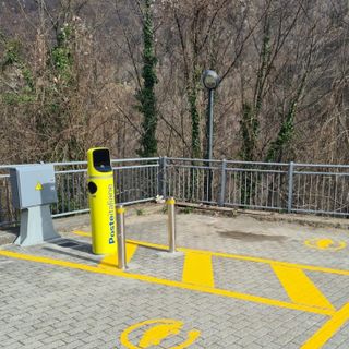 Posata a Borgomezzavalle la colonnina per le ricariche elettriche Posata a Borgomezzavalle la colonnina per le ricariche elettriche