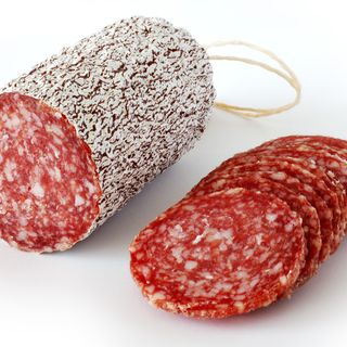 Presenza di salmonella, richiamato salametto tipo Milano. Coinvolti i supermercati Lidl.