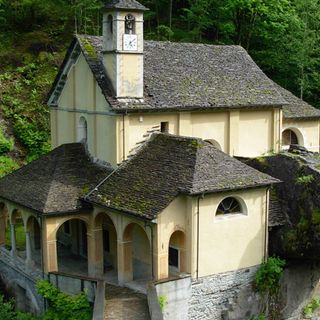 Il cardinale Bagnasco a Calasca per celebrare la festa della Madonna della Gurva