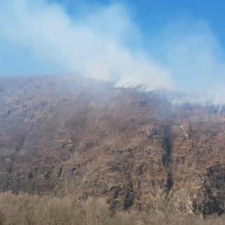 Tornano a bruciare i boschi sopra Ornavasso