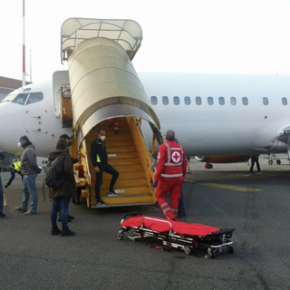 Bimbi ucraini malati di tumore arrivano a Torino. Cirio: “Commovente vedere bambini applaudire per andare in ospedale”