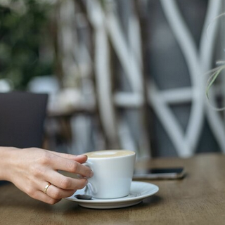 La segnalazione di due mamme: &quot;Impossibile bere un caffè nel centro storico domese&quot;