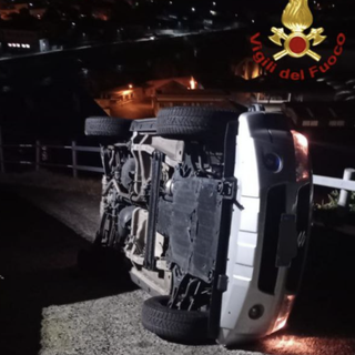 Auto si ribalta a Fomarco, conducente illeso