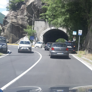 Scontro tra una bici e un'auto al Ponte della Masone