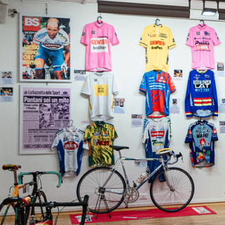 Al Carrefour una mostra dei cimeli di Pantani e Chiappucci