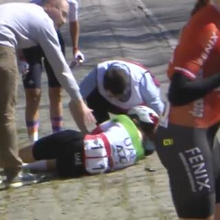 Paura per Elisa Longo Borghini: costretta al ritiro dal Fiandre dopo una brutta caduta