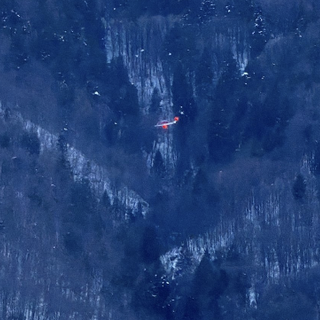 Tre persone recuperate dall'elicottero dei Vigili del fuoco sopra Vallesone