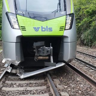 Incidente ferroviario a Preglia, passeggeri evacuati, ma linea ancora interrotta. VIDEO