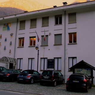 Quasi 4 mila euro per apparire su una rivista turistica