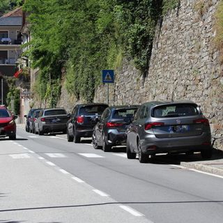 Parcheggi irregolari in via Zonca, il Comune garantisca la sicurezza