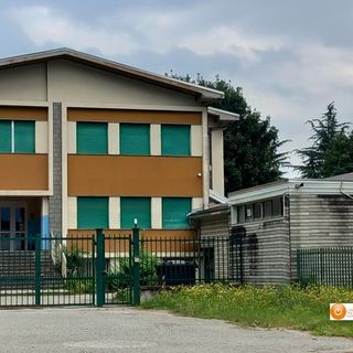 Foto: la scuola elementare Loris Manzoni