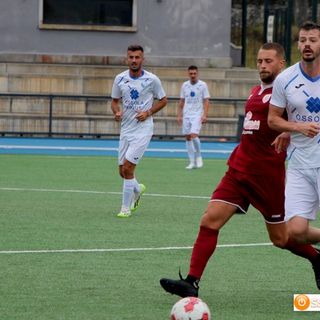 Nella foto: la Virtus in campo nel trofeo Brizio; nei riquadri il capitano Andrea Cotroneo e l'allenatore Manolo Giampaolo