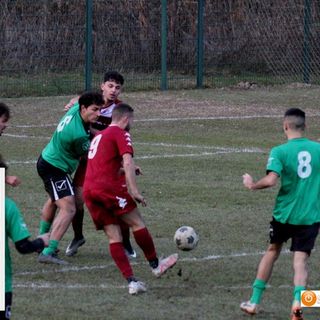 Foto: una partita del Vogogna, nel riquadro Fabrizio Francina