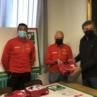 Lo sci club G.S. Bognanco dona due defibrillatori alla comunità