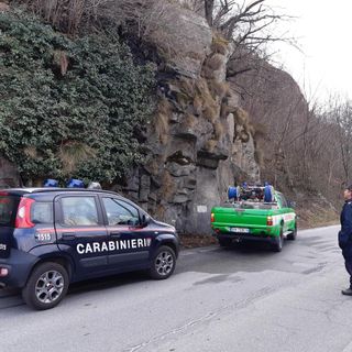 Un 57enne di Trontano ubriaco appicca un incendio davanti ai Carabinieri, arrestato