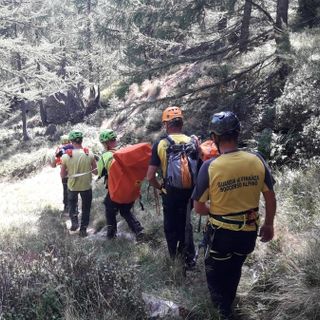 Si frattura una caviglia, novarese soccorsa ai Piani della Rossa